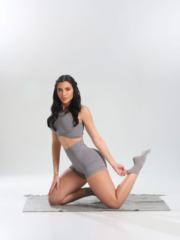 Set deportivo gris Alyra Fénix activewear mujer