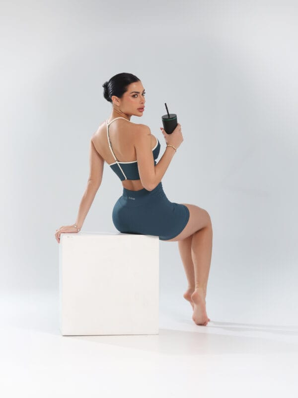 Set corto azul petróleo Ignia Fénix activewear mujer