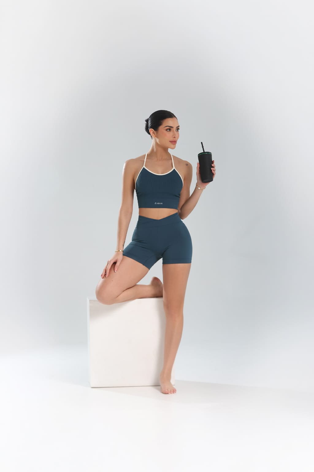 Set corto azul petróleo Ignia Fénix activewear mujer