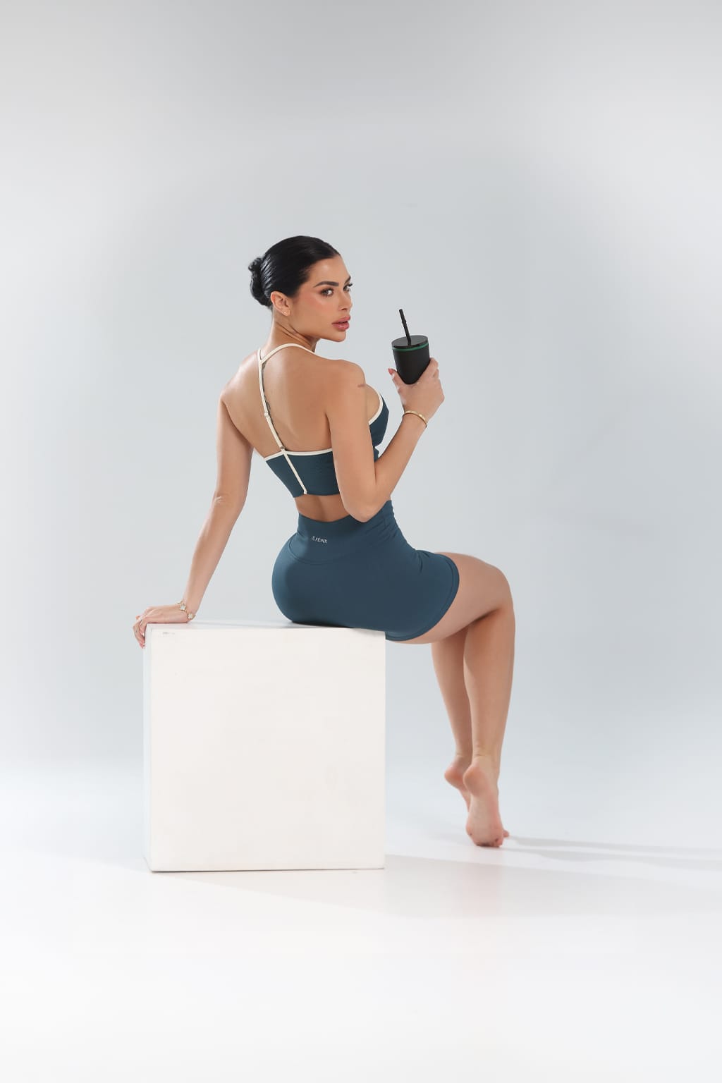 Set corto azul petróleo Ignia Fénix activewear mujer