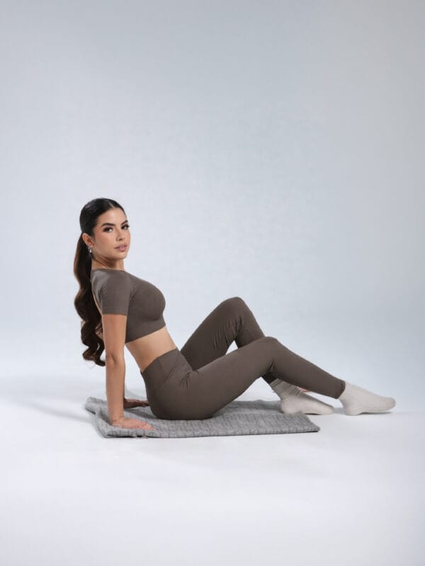 Set deportivo marrón Flammea Fénix activewear mujer